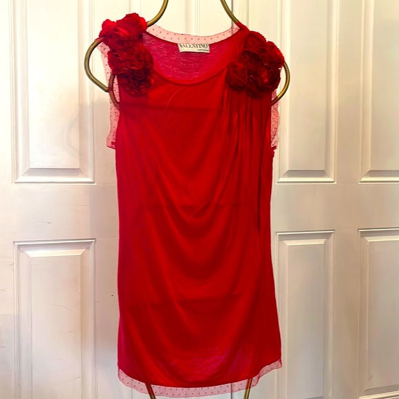 Valentino gorgeous red floral shoulder tee - Picture 1 of 8